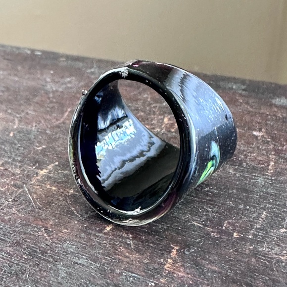 Green and Black Glass Swirl Ring, Size 9 - Picture 2 of 12